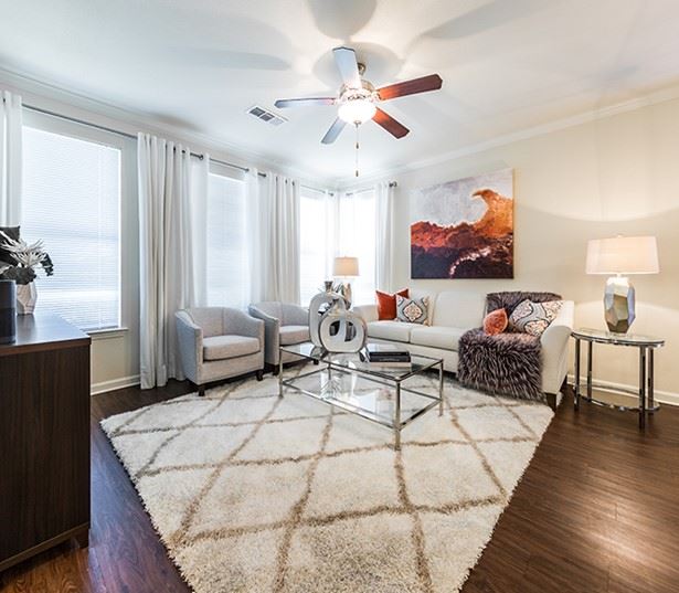 Tour the Gallery Apartments Near Hutto Lake Park, Hutto, TX