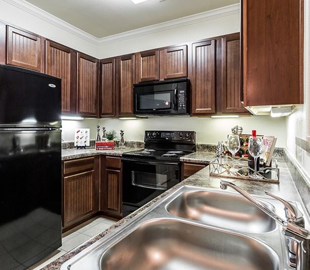 Gallery Apartments Near Hutto Lake Park, Hutto, TX Glenhaven at