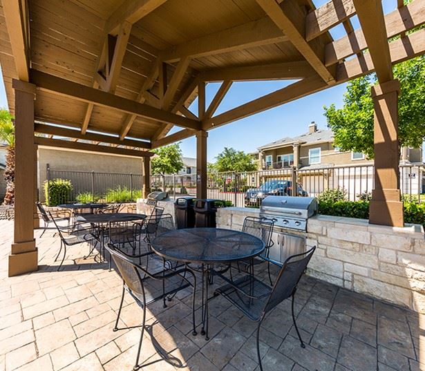 Tour the Gallery Apartments Near Hutto Lake Park, Hutto, TX