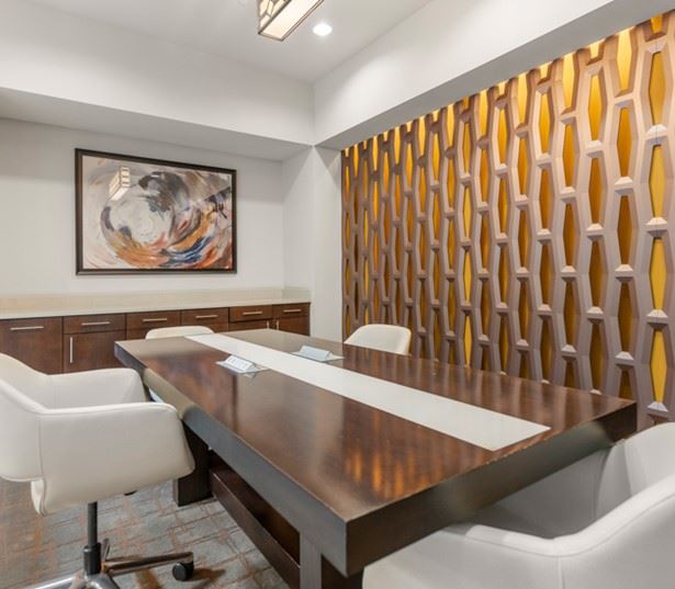 Stella Apartments for Rent in Uptown Dallas - Conference Center