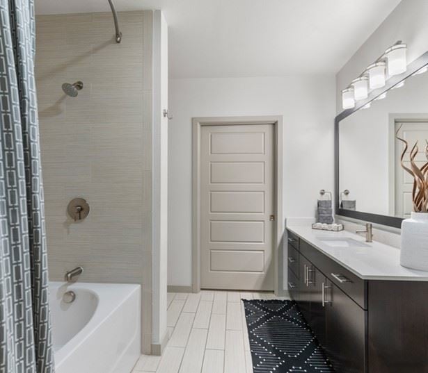 Apartments for Rent in Uptown Dallas - Stella Apartments - Bathroom