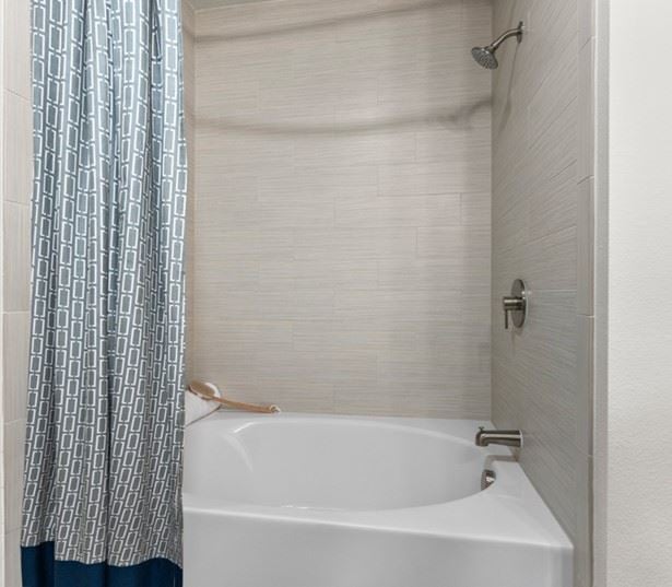 Stella Apartments for Rent in Dallas - Bathroom