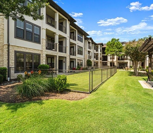 StoneLedge Apartments - Private, fenced-in yards available - Apartments in Southlake, TX