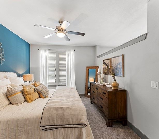 StoneLedge Apartments - Spacious 1-, 2-, and 3-bedrooms - Grapevine ISD Apartments