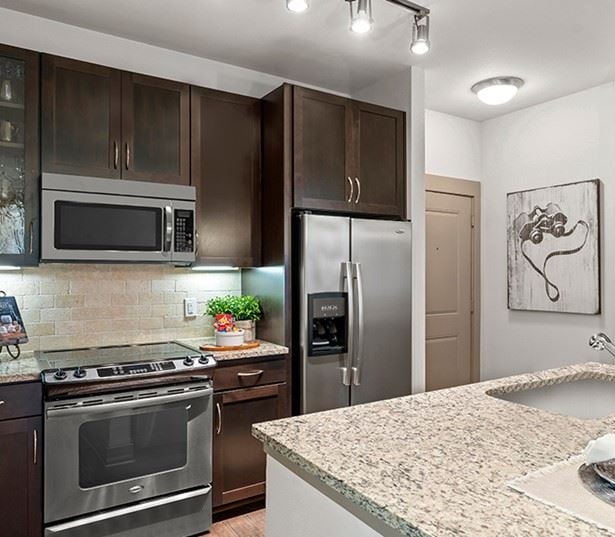 StoneLedge Apartments - Custom 42" Maple Cabinetry - Downtown Grapevine TX Apartments