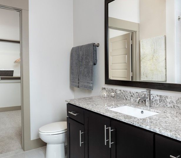 Strata Apartments in Dallas, TX - Classic Bathroom