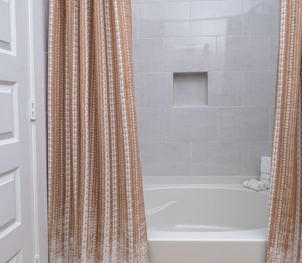 Strata Apartments - garden bathtubs - M Streets Apartments in Dallas, TX