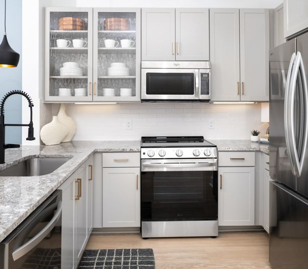 Knox Henderson Apartments in Dallas - Strata Apartments - stainless steel appliances