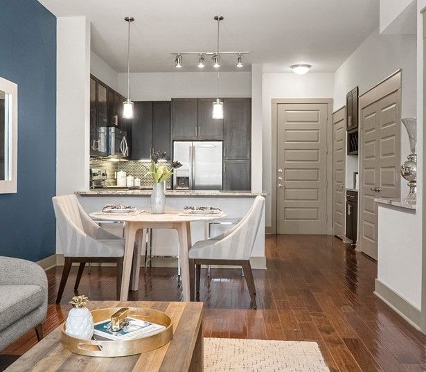 Strata Apartments for Rent in Knox Henderson Dallas - Classic Kitchen