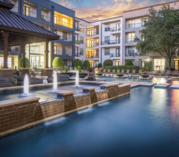 Strata Apartments - Expansive pool deck - Apartments in Lower Greenville Dallas
