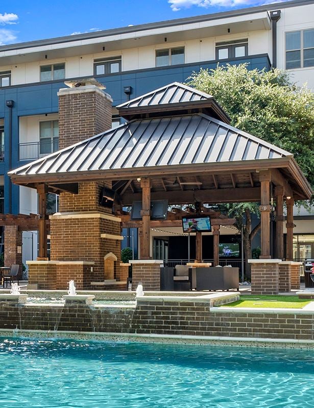 Strata Apartments - water features - Knox-Henderson Apartments for rent 