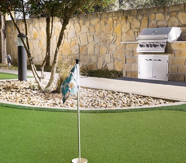 Strata Apartments - Resident putting green - Lower Greenville Apartments