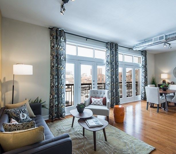Speer Boulevard Lofts for rent - The Boulevard Apartments balconies and terraces