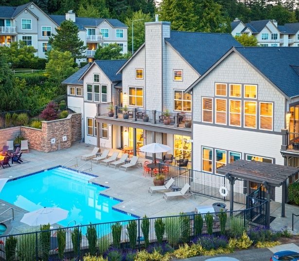 The Timbers at Issaquah Ridge apartments in Gilman - Pool Lounge