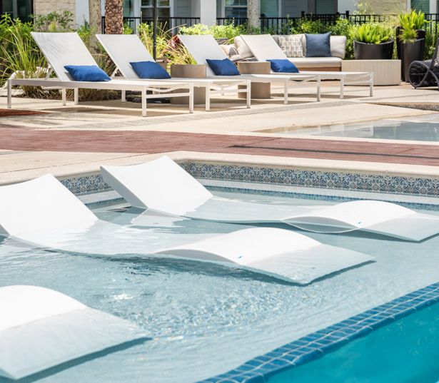 Waterfront Apartments in Tampa, FL - The Residence Peninsula - Pool
