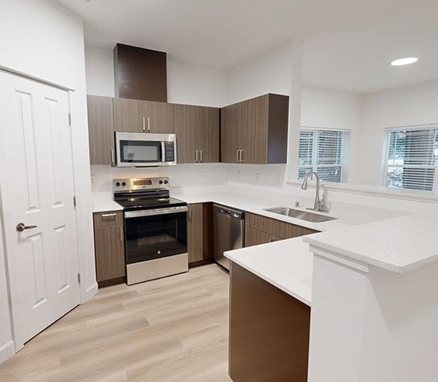 Redmond, WA Townhomes for Rent - The Lodge at Redmond Ridge - Kitchen