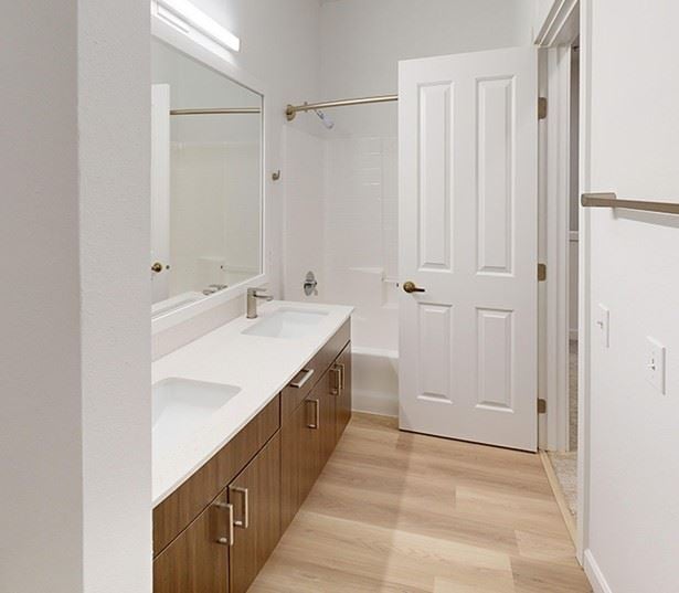 Pet-friendly Townhomes in Redmond, WA - The Lodge at Redmond Ridge - Bathroom