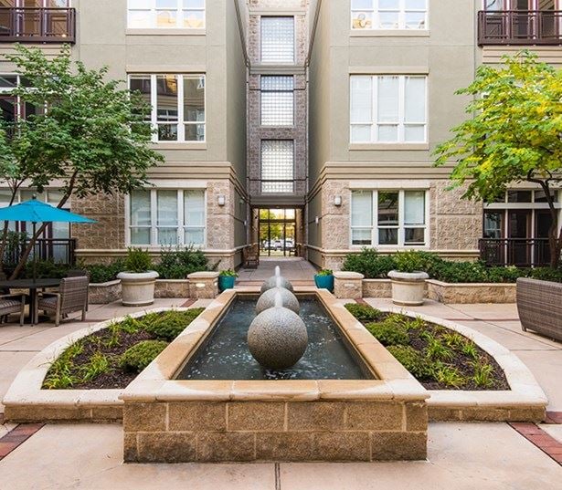 Apartments for rent in the Golden Triangle - The Boulevard Apartments Courtyard