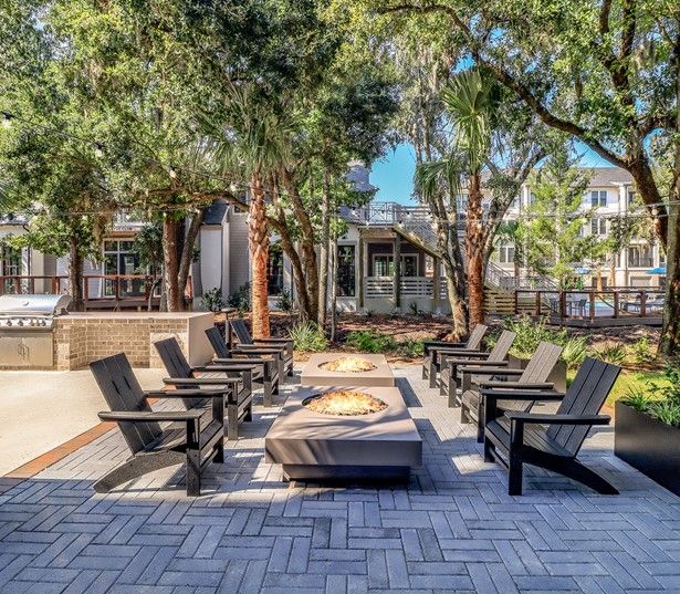 The Henslow Daniel Island - outdoor entertaining area - Charleston Townhomes