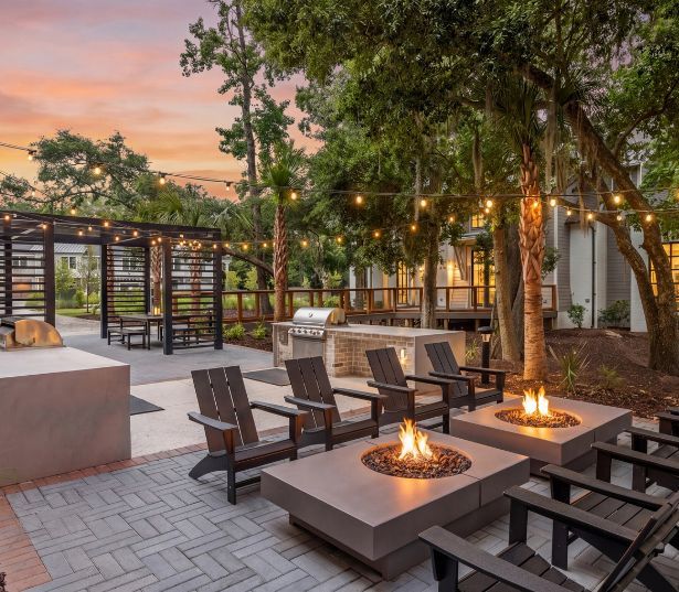 The Henslow Daniel Island - outdoor entertaining area - Charleston Townhomes