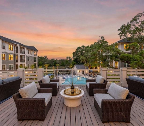 The Henslow Daniel Island - Rooftop lounge - Charleston SC Townhomes