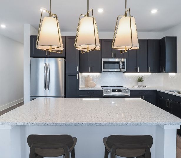 Townhomes on Daniel Island - The Henslow Apartments - Townhome kitchen