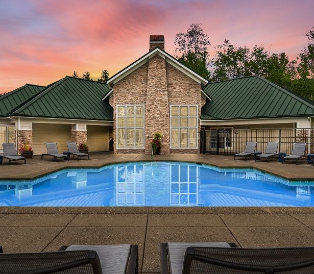 The Lodge at Redmond Ridge apartments in Downtown Redmond - Large pool and sundeck