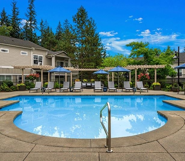 The Lodge at Redmond Ridge apartments in Downtown Redmond - Large pool and sundeck