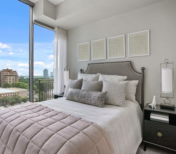 West Paces Road apartments in Atlanta - The Residence Buckhead Atlanta - Bedroom