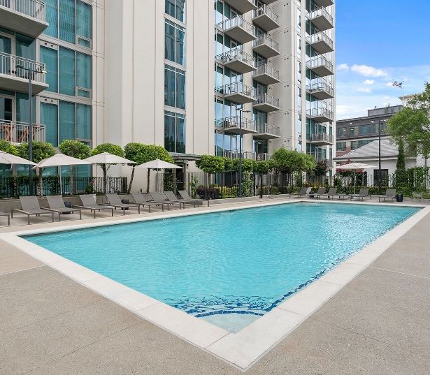 Buckhead Atlanta apartments near CBRE - The Residence Buckhead Atlanta - Pool
