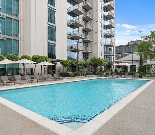 West Paces Road apartments in Buckhead - The Residence Buckhead Atlanta pool