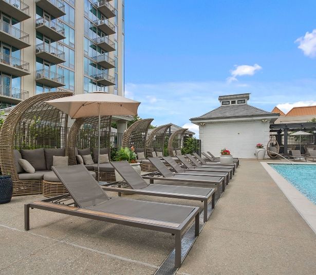 Lenox apartments for rent near Suntrust - The Residence Buckhead Atlanta - Pool