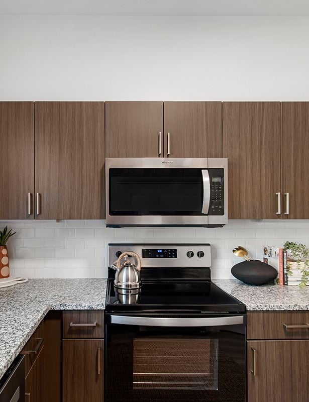 Apartments in Issaquah WA near Amazon - The Timbers at Issaquah Ridge fully equipped kitchen