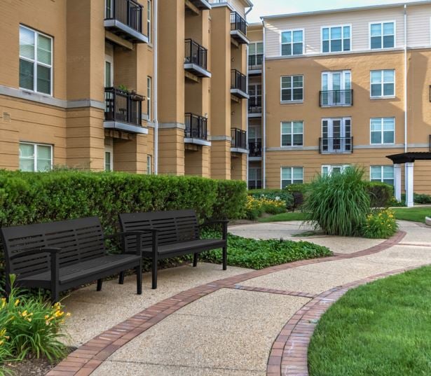 Mclean apartments for rent in VA - The Reserve at Tysons Corner Garden courtyards