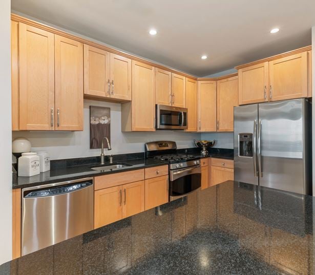 apartments tysons corner - The Reserve at Tysons Corner Stainless steel appliances