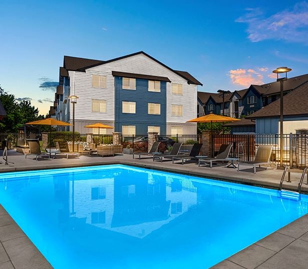 Beaverton apartments near Max Blue Line - Victory Flats Outdoor swimming pool and ping pong table