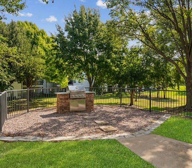 Apartments in McKinney, TX - Villas at Stonebridge Ranch - Grills