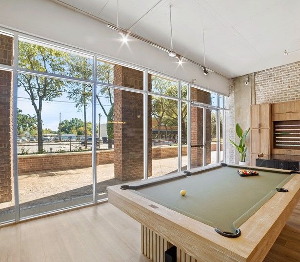 Apartments in the heights tx - 2125 Yale Clubhouse