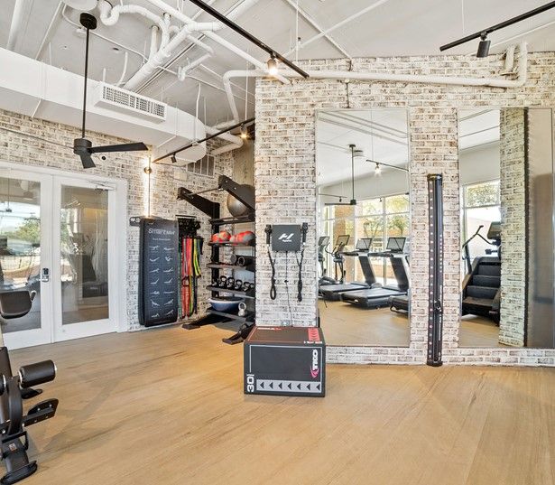 Apartments for rent in the heights - 2125 Yale 24 hour Fitness Center
