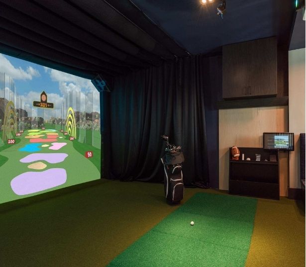 Studio apartments in Tampa, FL - The Residence Peninsula - Golf Simulator