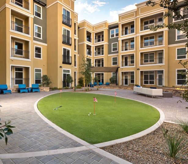 Apartments for rent in Phoenix - District at Biltmore putting green