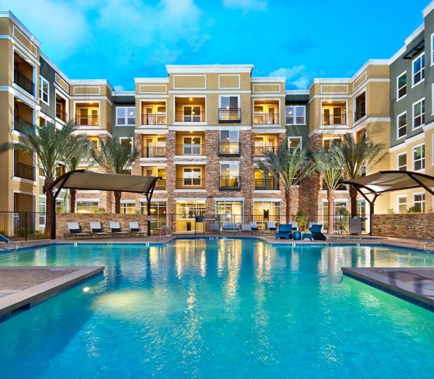 luxury apartments in phoenix az - District at Biltmore pool and spa