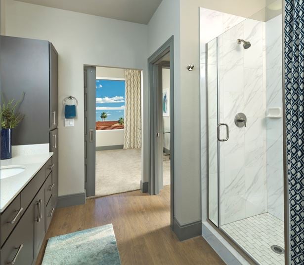 biltmore phoenix apartments - District at Biltmore bathroom
