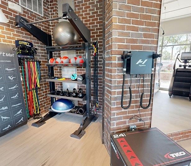 Apartments for rent in the heights - 2125 Yale 24 hour Fitness Center
