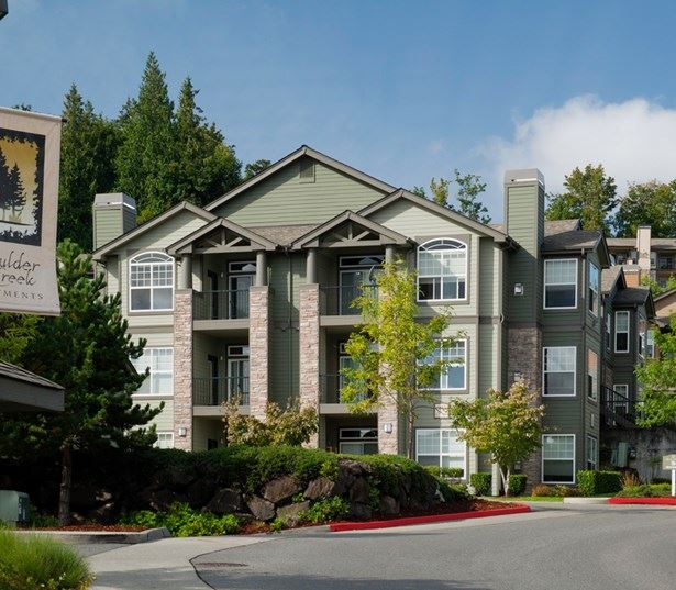 Boulder Creek apartments in Issaquah Plateau near Boeing - Entry Monument