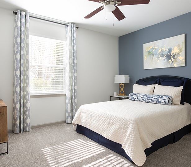 Highalnds at Dearborn apartments in Peabody, MA - Lighted ceiling fans