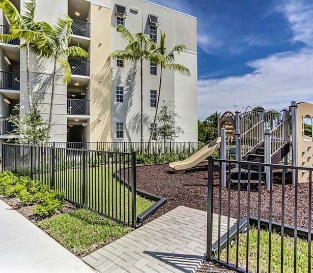 The District Boynton - Apartments in Palm Beach County - playground