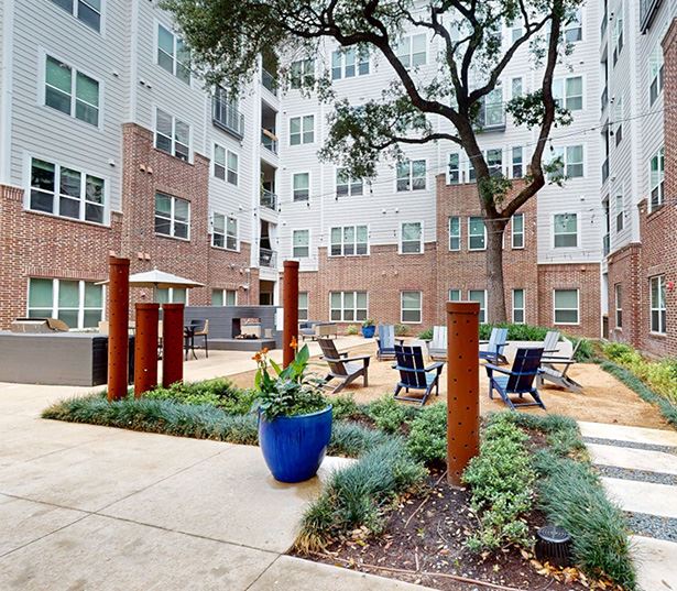 District at Greenbriar Apartments in Houston, TX - Courtyard Virtual Tour