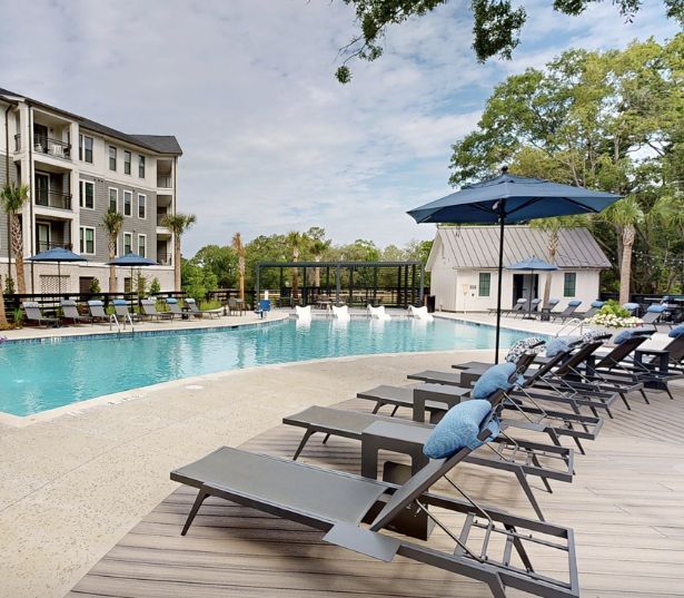 Daniel Island Apartments in Charleston - The Henslow Daniel Island - Club Lounge
