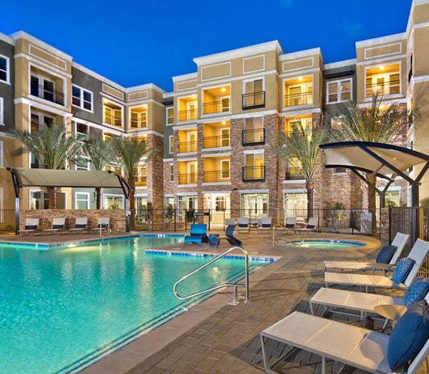 Biltmore Phoenix Apartments - District at Biltmore - Pool Virtual Tour